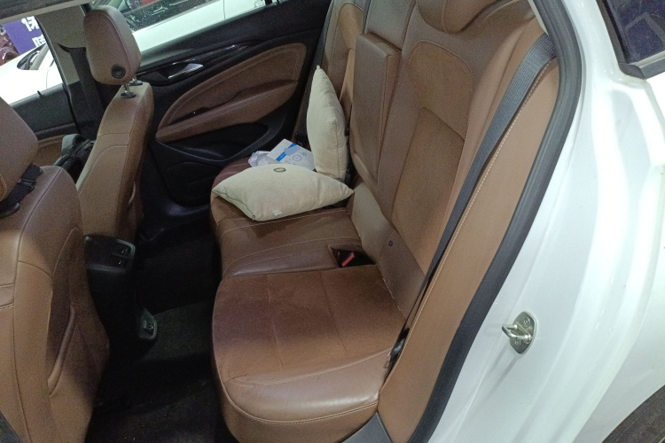 别克 君威 2019款 20T 精英型 国V中控内饰21