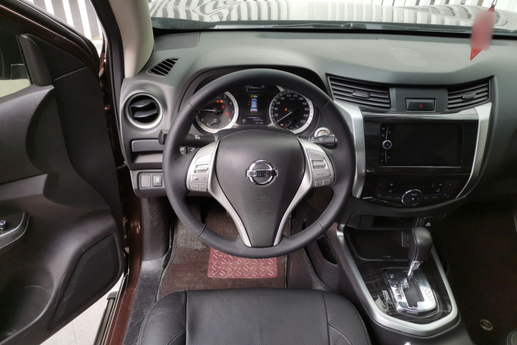 日产 途达 2018款 2.5L 自动两驱智享版中控内饰13