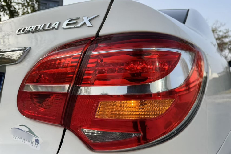 丰田 花冠 2013款 1.6L 自动卓越版车身外观9