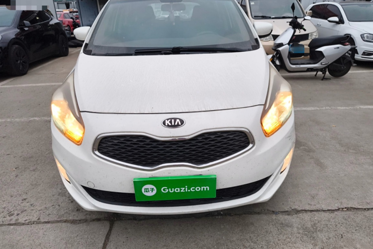 起亚 佳乐 2013款 2.0L 7座自动标准版 国IV车身外观2