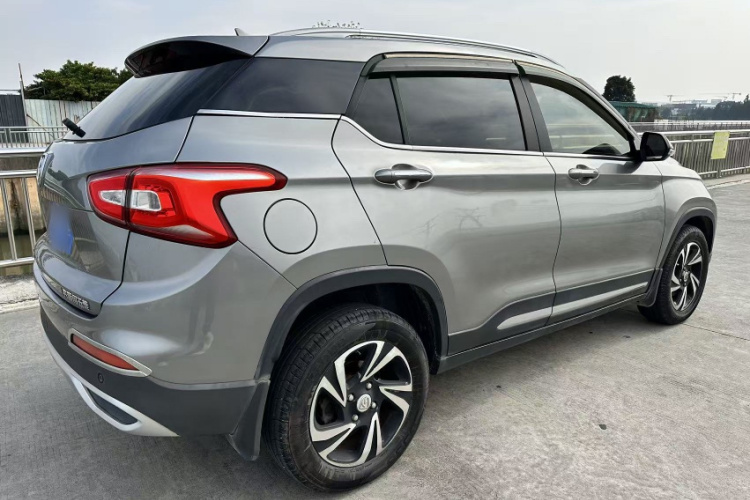 宝骏510 2017款 1.5L 自动豪华型车身外观6004