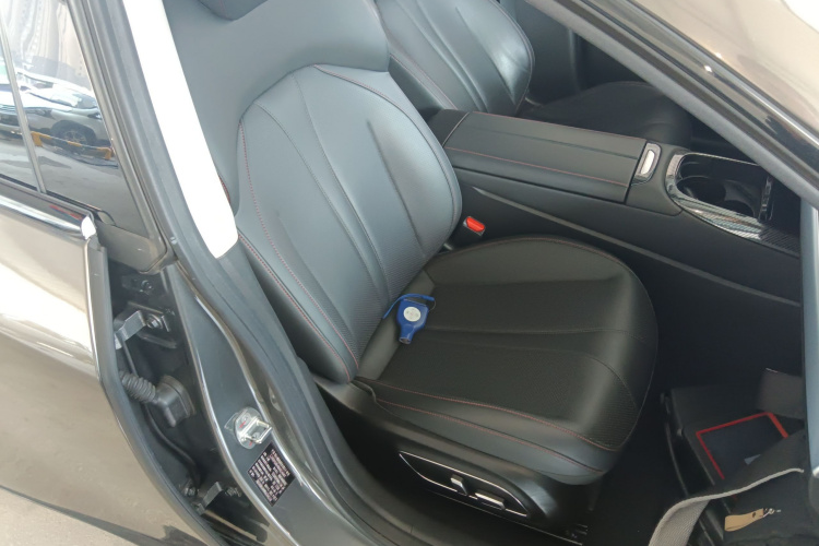 小鹏P7 2020款 670N局部细节41