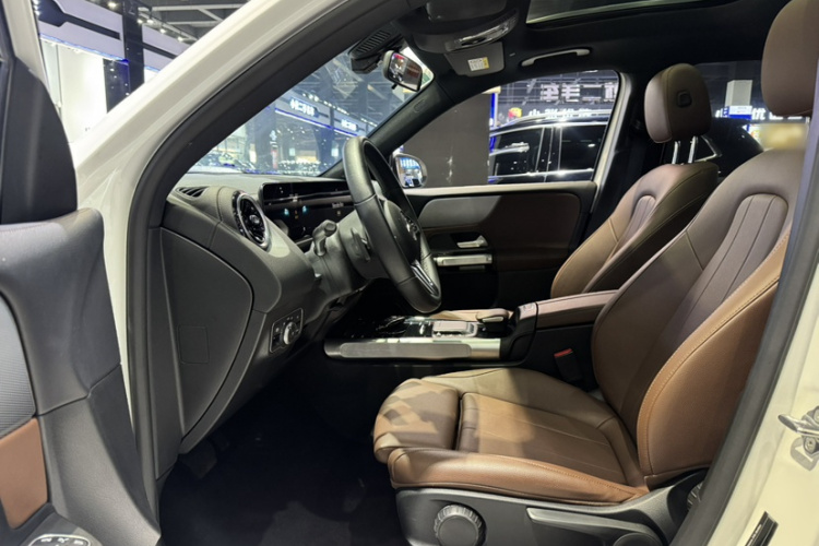 奔驰GLB 2022款 改款二 GLB 200 时尚型中控内饰7005