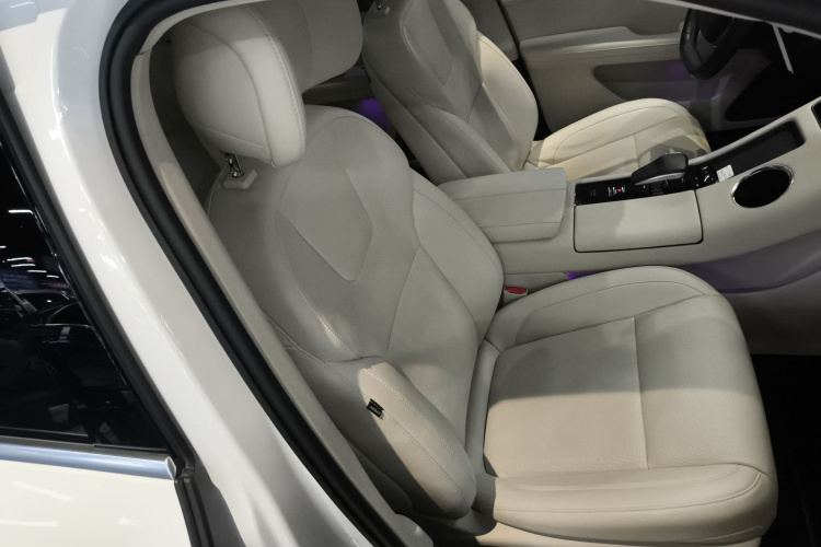 鸿蒙智行 问界M5 2022款 增程四驱至臻版局部细节41