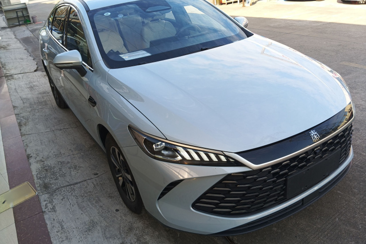 比亚迪 秦PLUS 2025款 DM-i 智驾版 120KM超越型车身外观3