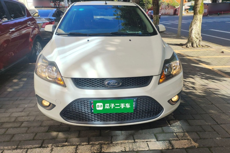 福特 福克斯 2013款 两厢经典 1.8L 自动基本型车身外观2