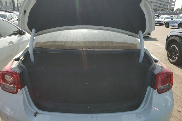 雪佛兰 迈锐宝 2013款 2.4L 自动豪华版机舱底盘23