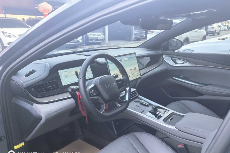 比亚迪 海豹 2024款 荣耀版 DM-i 1.5L 121km 尊贵型中控内饰7001