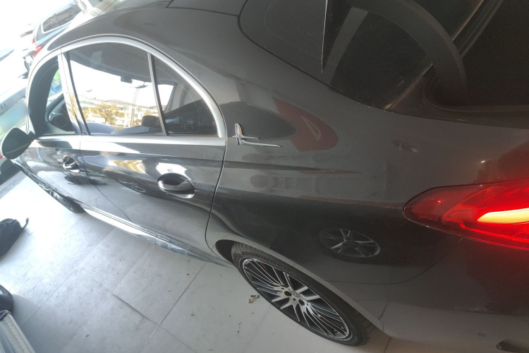 奔驰C级 2022款 改款 C 260 L 运动版车身外观4