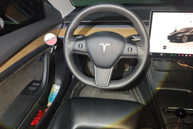 特斯拉 Model 3 2022款 后轮驱动版中控内饰13