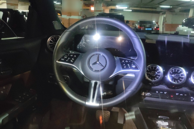 奔驰GLB 2024款 GLB 220 动感型中控内饰13