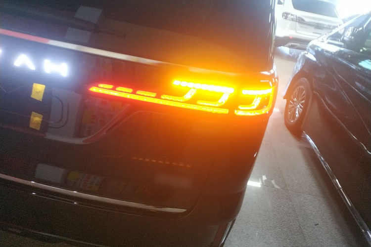 岚图汽车 岚图梦想家 2025款 PHEV 四驱卓越鲲鹏版车身外观6006