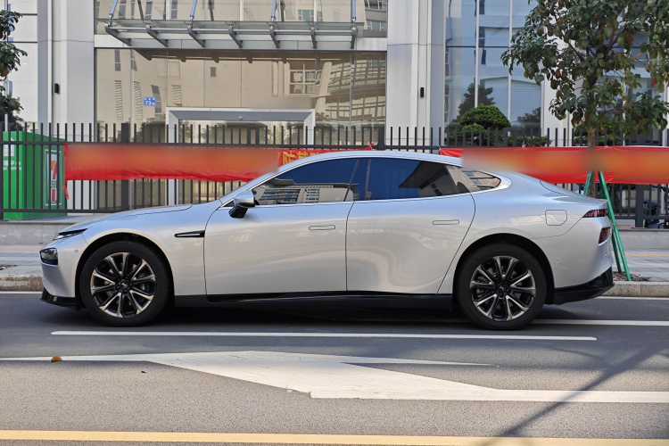 小鹏P7 2022款 670N+车身外观6003