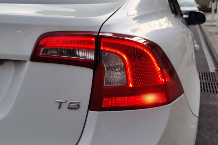 沃尔沃S60 2014款 S60L T5 智越版车身外观9