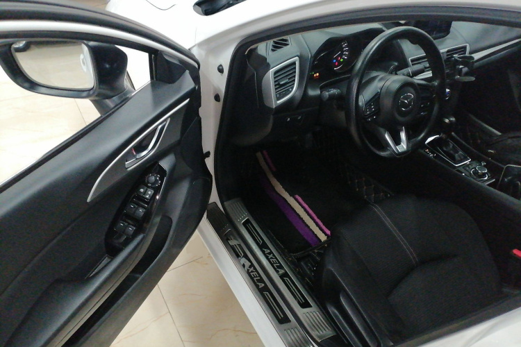 马自达3 昂克赛拉 2019款 云控版 三厢 1.5L 自动豪华型 国V中控内饰20