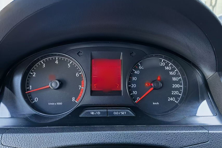 大众 桑塔纳 2015款 1.6L 手动风尚版中控内饰7011