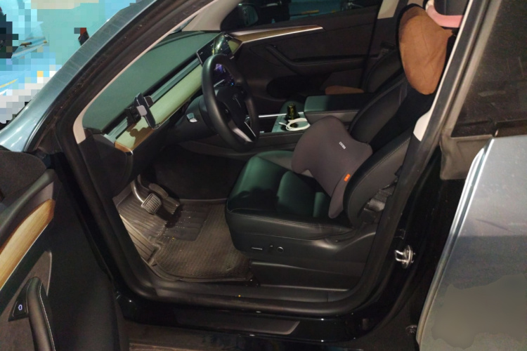 特斯拉 Model Y 2023款 后轮驱动版中控内饰20