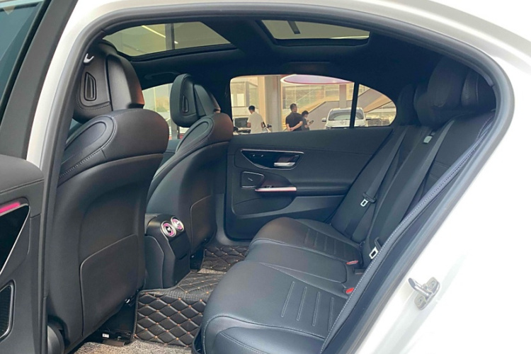 奔驰C级 2024款 改款 C 260 L 运动版中控内饰7003