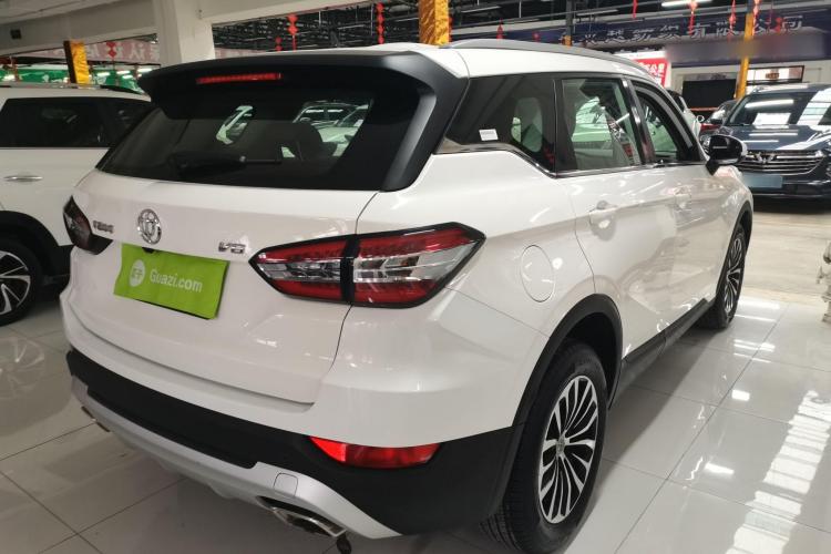 中华V6 2018款 1.5T 自动豪华型车身外观7