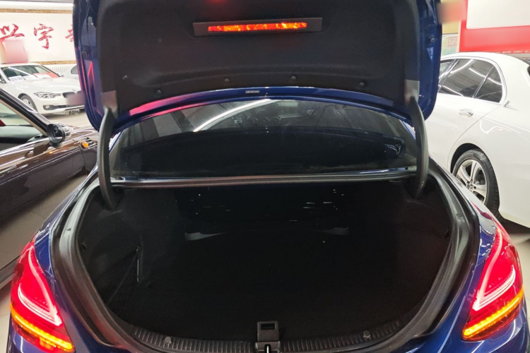 奔驰C级 2019款 C 260 运动版机舱底盘23