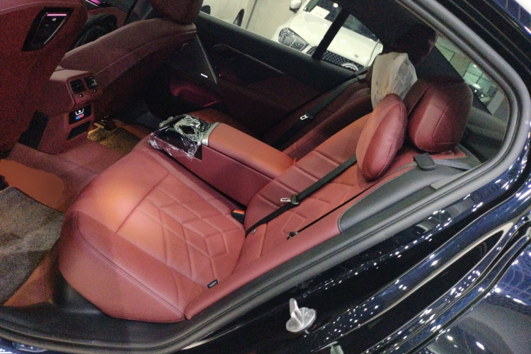 宝马5系 2025款 530Li 领先型 M运动套装中控内饰21