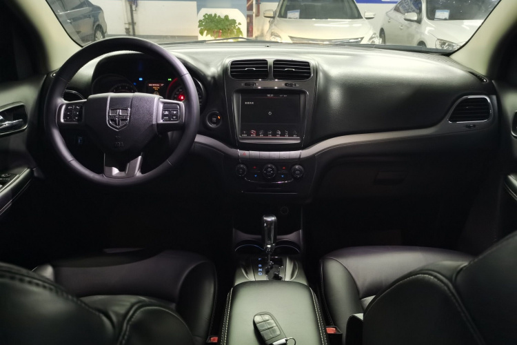 道奇 酷威 2014款 2.4L 两驱旅行版中控内饰12