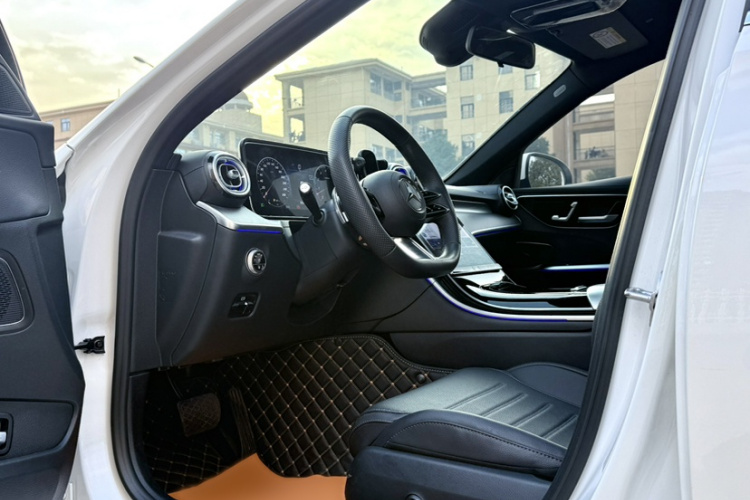 奔驰C级 2023款 C 260 L 运动版中控内饰7014
