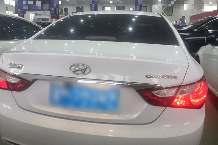 现代 索纳塔 2015款 经典 2.0L 自动豪华版车身外观6004