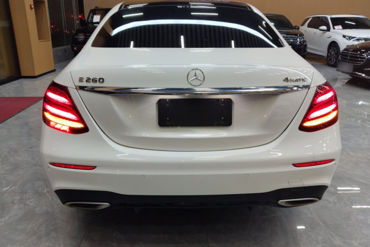 奔驰E级(进口) 2019款 E 260 运动版 4MATIC车身外观6