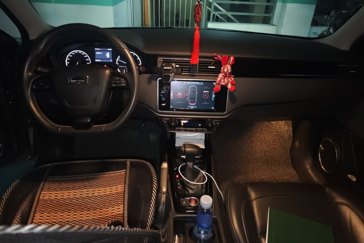 观致3 2015款 三厢 1.6T 自动致臻增强型中控内饰12