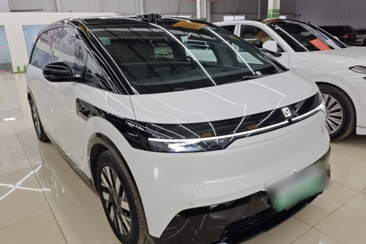 极氪MIX 2025款 长续航智驾版车身外观3