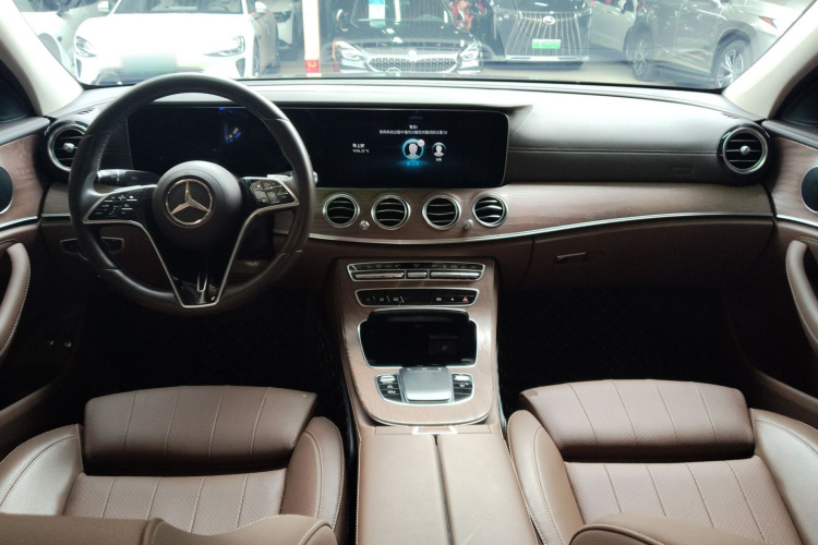 奔驰E级新能源 2022款 改款 E 350 e L 插电式混合动力运动轿车中控内饰7002