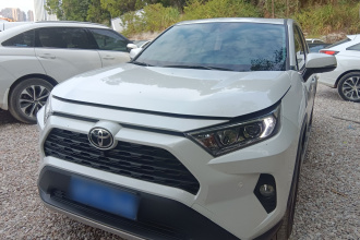 丰田 RAV4荣放 2021款 2.0L CVT两驱风尚PLUS版