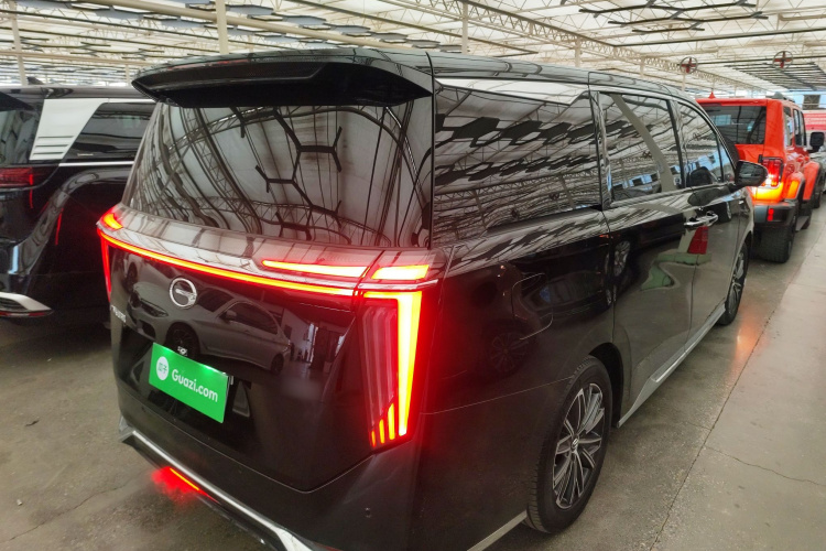 广汽传祺 传祺M8 2024款 大师系列 400T 至尊版车身外观7