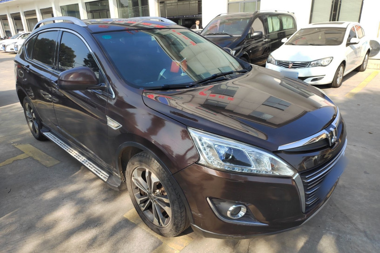 纳智捷 优6 SUV 2015款 1.8T 时尚型车身外观3