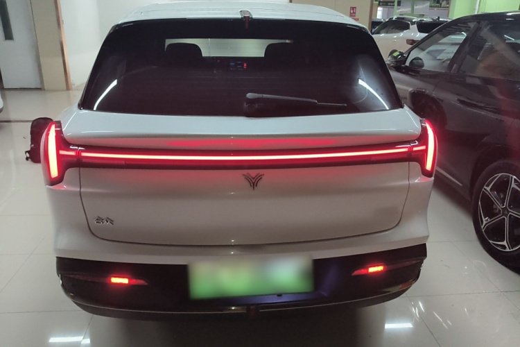 哪吒汽车 哪吒L 2024款 增程 220 闪充版车身外观6004