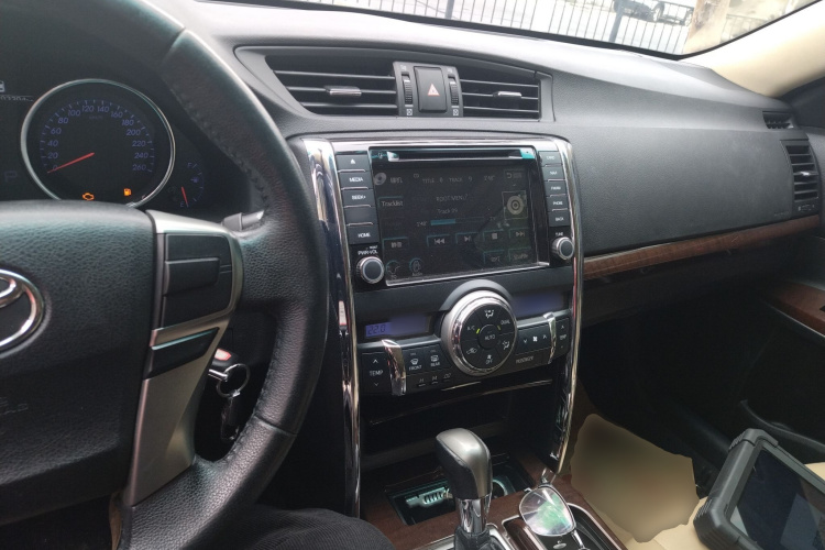 丰田 锐志 2013款 2.5V 菁锐版中控内饰12