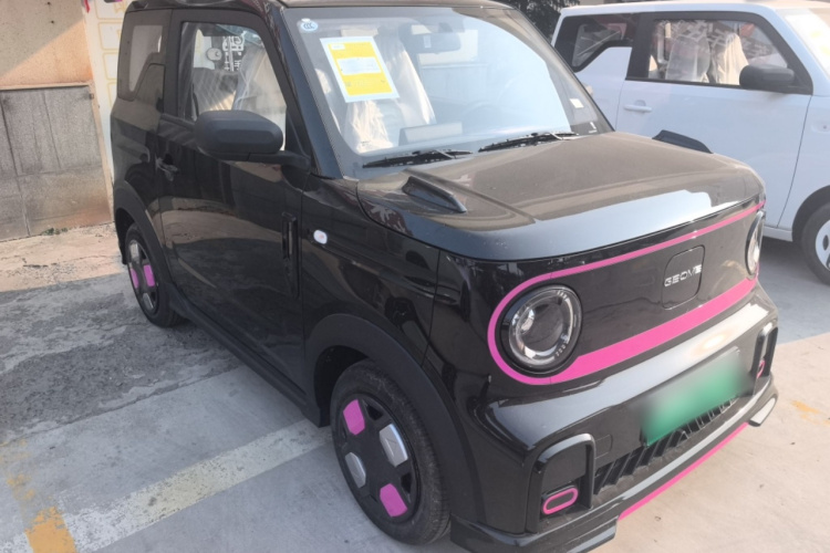 吉利银河 2025款 210km 熊猫卡丁车身外观3