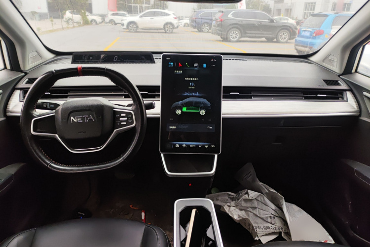 哪吒汽车 哪吒V 2021款 标准续航娱乐版升级型中控内饰12