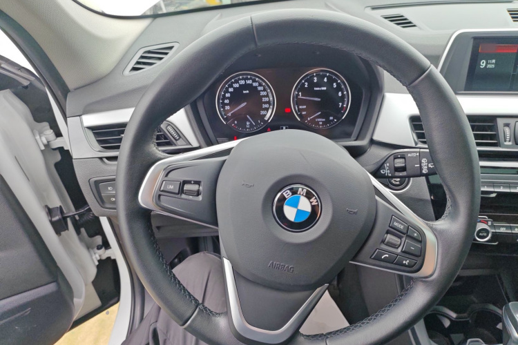 宝马X1 2018款 sDrive20Li 领先型中控内饰13