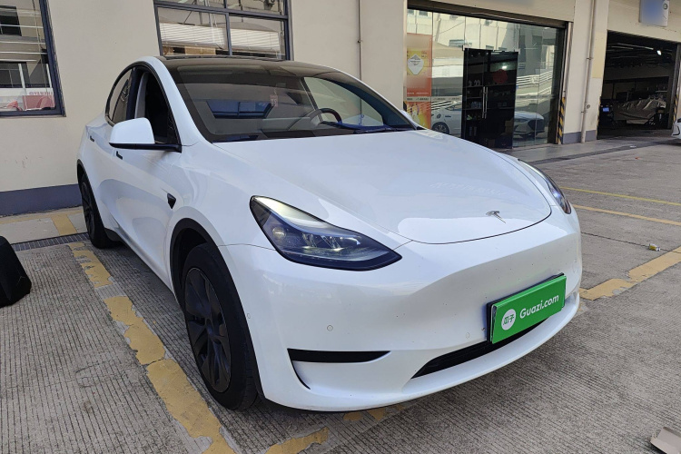 特斯拉 Model Y 2023款 后轮驱动版车身外观3