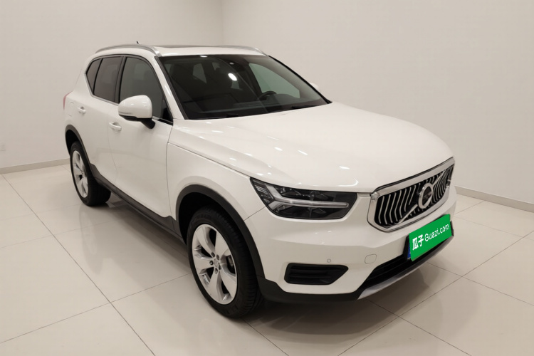 沃尔沃XC40 2022款 T4 四驱智行时尚版车身外观3