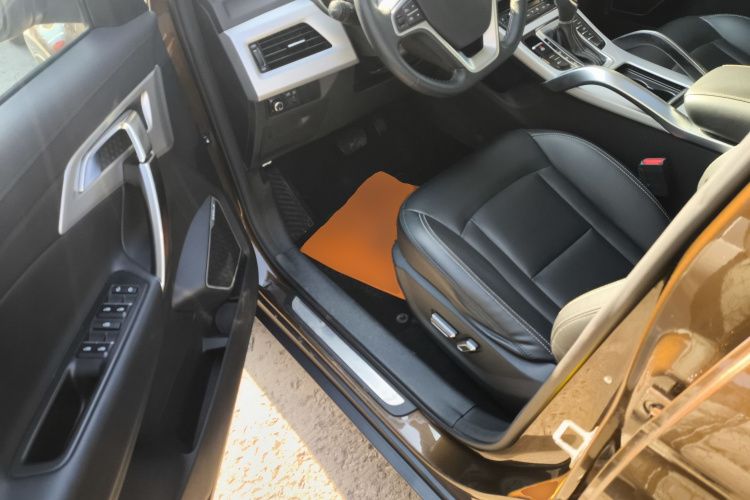 吉利汽车 博越 2016款 1.8TD 自动智慧型中控内饰7003