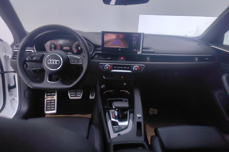 奥迪A4L 2024款 40 TFSI 豪华动感型中控内饰12