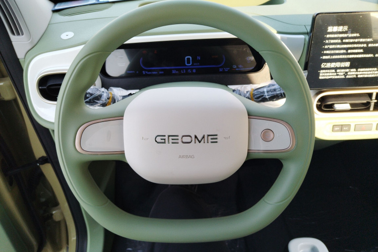 吉利银河 2025款 210km 熊猫骑士中控内饰13