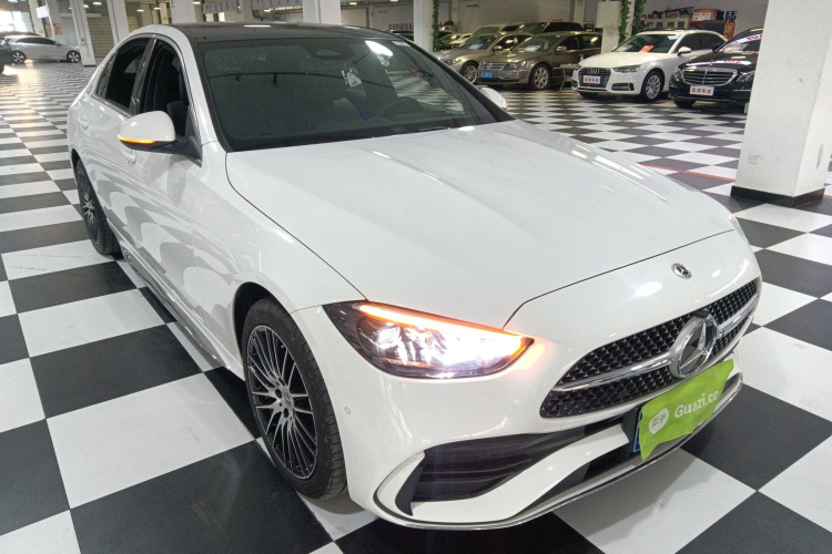 奔驰C级 2023款 改款二 C 260 L 运动版车身外观3