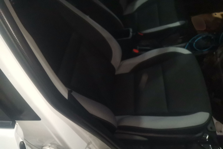 丰田 YARiS L 致炫 2022款 1.5L CVT领先PLUS版局部细节41