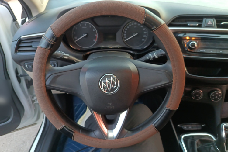 别克 凯越 2018款 15N 手动精英型中控内饰13