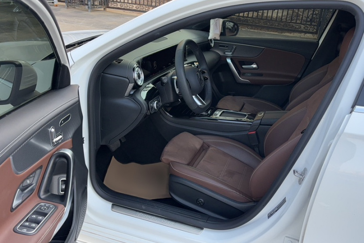 奔驰A级 2025款 A 200 L 时尚型中控内饰7001