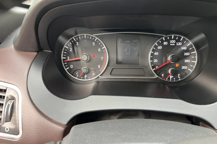 陆风X7 2015款 2.0T 全景尊贵版中控内饰7002